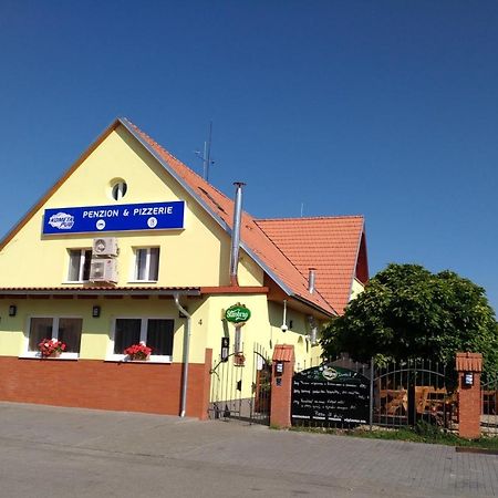 科美特民宿酒店 Pasohlávky 外观 照片